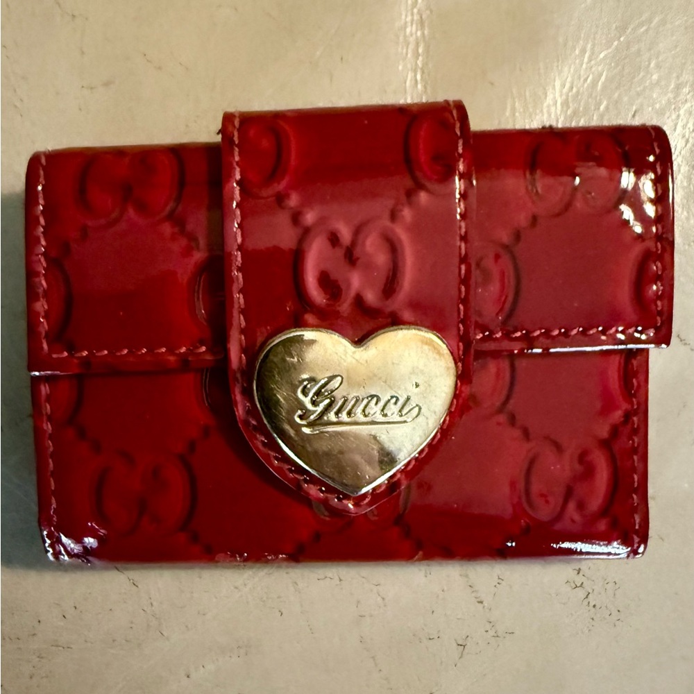 Gucci Key Case leather, Guccissima, Red. Heart Closure